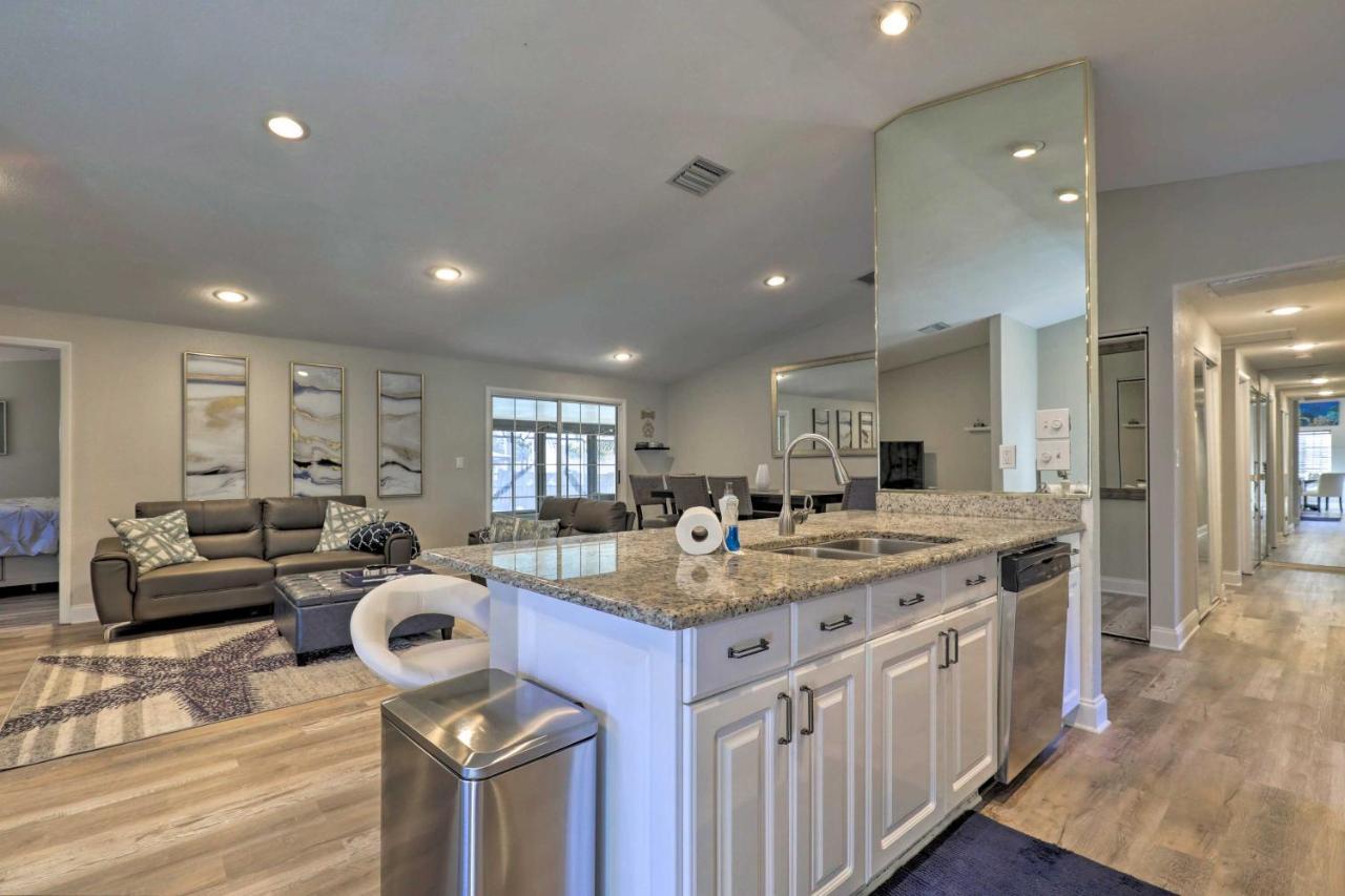 Near Beaches And Dining Palm Harbor Gem With Pool Exterior foto